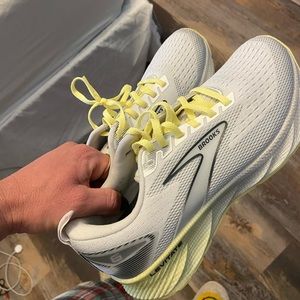 New Brooks size 7